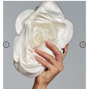 Mew Mews Wells White Flower Satin Clutch